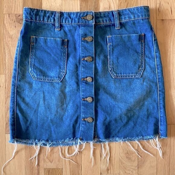BDG Urban Outfitters Denim Button Front Raw Hem Mini Skirt Size Small - Picture 1 of 7